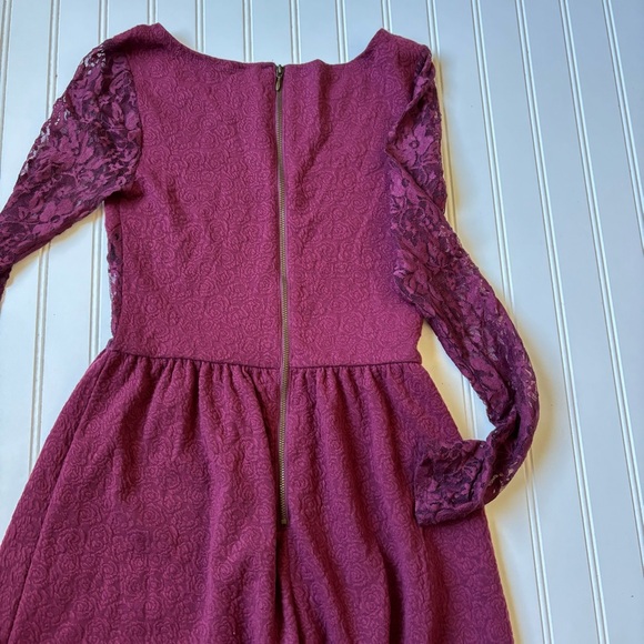 Lace Dress - Picture 2 of 3